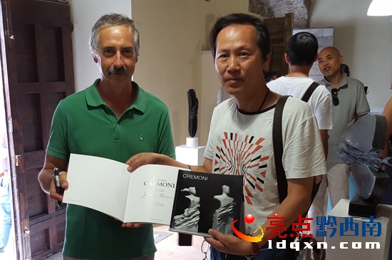 曹智勇和意大利卡拉拉美術(shù)學(xué)院石雕專業(yè)教授~佛郎切斯科·克來莫....jpg