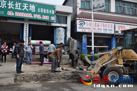 清理亂建現(xiàn)場.JPG