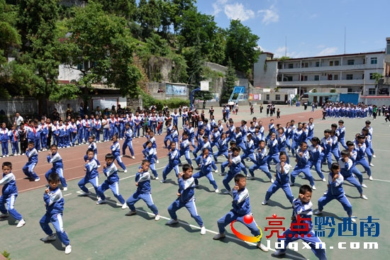 高年級(jí)五步拳表演(陳亞林?jǐn)z影).JPG