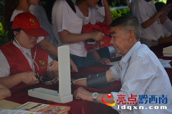 免費(fèi)測血壓.jpg