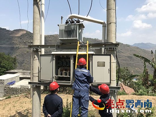 檢查板昌2號變臺計量裝置現(xiàn)場.JPG