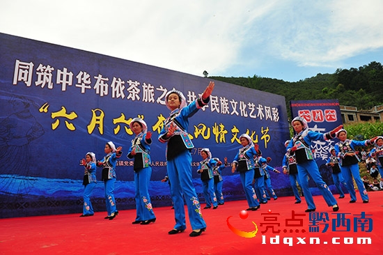 舉行文藝匯演 (3).JPG
