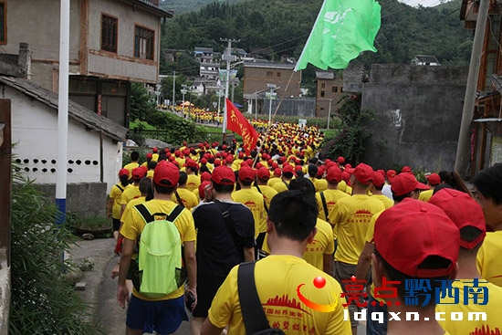 2017國(guó)際山地旅游暨興仁馬金河分會(huì)場(chǎng)萬(wàn)人戶外徒步運(yùn)動(dòng)蔡家友攝影 (9).jpg