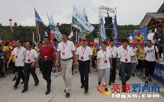 2017國(guó)際山地旅游暨興仁馬金河分會(huì)場(chǎng)萬(wàn)人戶外徒步運(yùn)動(dòng)蔡家友攝影 (2).jpg
