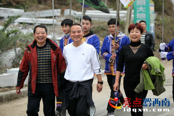貞豐群眾走進(jìn)新時(shí)代徒步迎新春 郭澤玉攝 (2).JPG